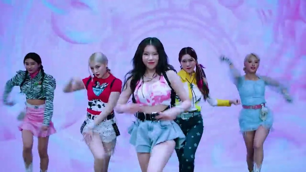 Momoland X Chromance – Wrap Me in Plastic (Video Tari Resmi) Momoland X Chromance – Wrap Me in Plastic (Video Tari Resmi)