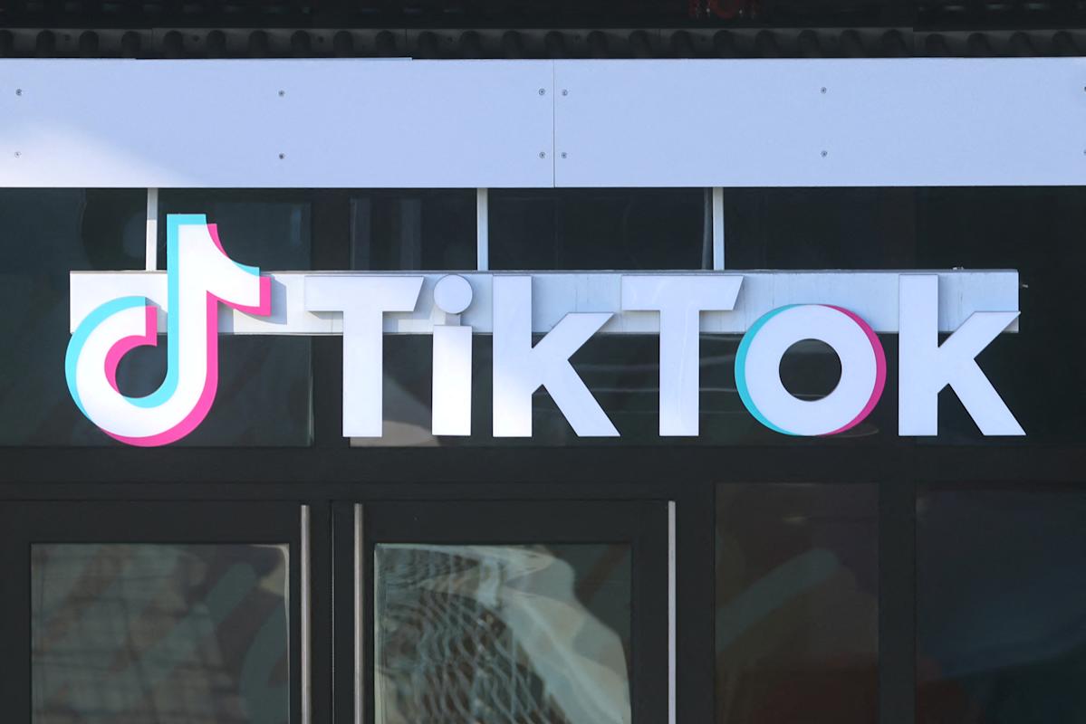 Trump claims a ‘very wealthy’ group will buy TikTok without revealing who Trump claims a ‘very wealthy’ group will buy TikTok without revealing who