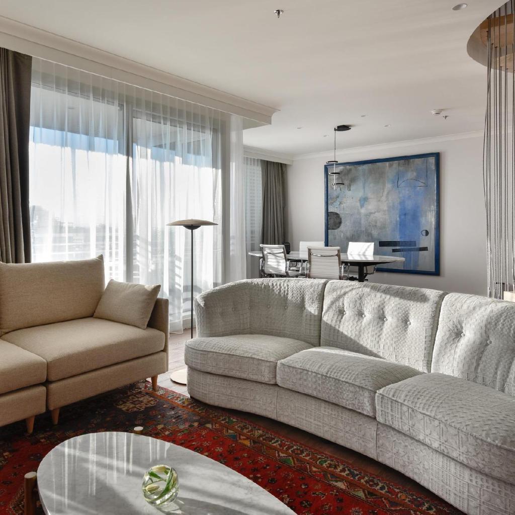 NH Collection Madrid Eurobuilding er din perfekte base for at udforske charmerende Madrid. Hotelanmeldelse NH Collection Madrid Eurobuilding er din perfekte base for at udforske charmerende Madrid. Hotelanmeldelse