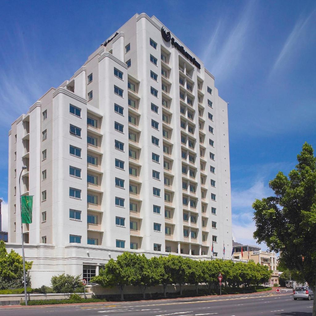 Håtsa i minagof gi Southern Sun Waterfront ya un fanhasso gi tano’ Cape Town. Rinibiu gi Hotel Håtsa i minagof gi Southern Sun Waterfront ya un fanhasso gi tano’ Cape Town. Rinibiu gi Hotel