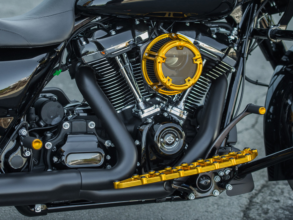 Arlen Ness Knurled Fusion Footpegs – Gold. Fits H-D.