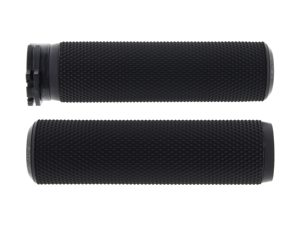 Arlen Ness Knurled Fusion Handgrips – Black. Fits H-D with Throttle Cable.