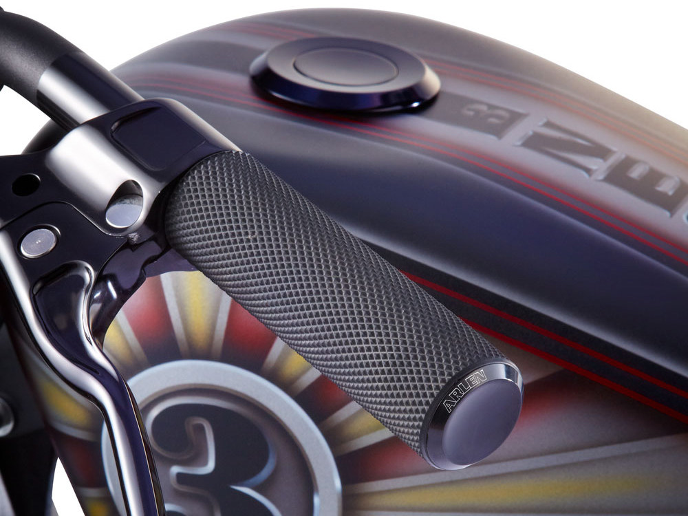 Arlen Ness Knurled Fusion Handgrips – Black. Fits Big Twin 2008-2024 with Throttle-by-Wire