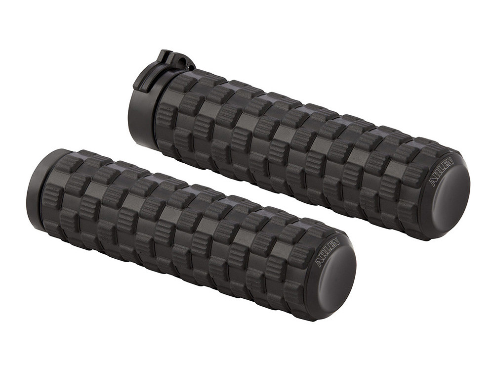 Arlen Ness Air Trax Handgrips – Black. Fits H-D with Throttle Cable.