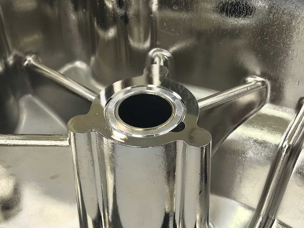 Rollies Speed Shop Outer Primary Cover – Chrome. Fits Softail 1999-2006 & Dyna 1999-2005.