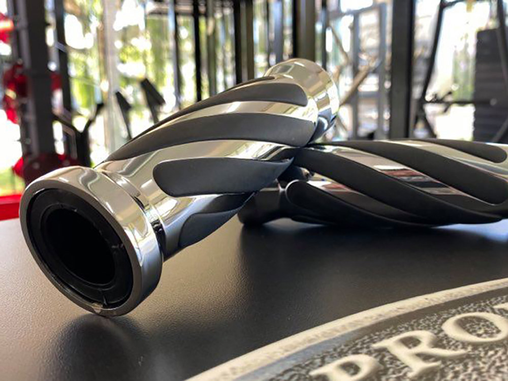 Rollies Speed Shop Twist Style Handgrips – Chrome. Fits H-D with Throttle Cable.