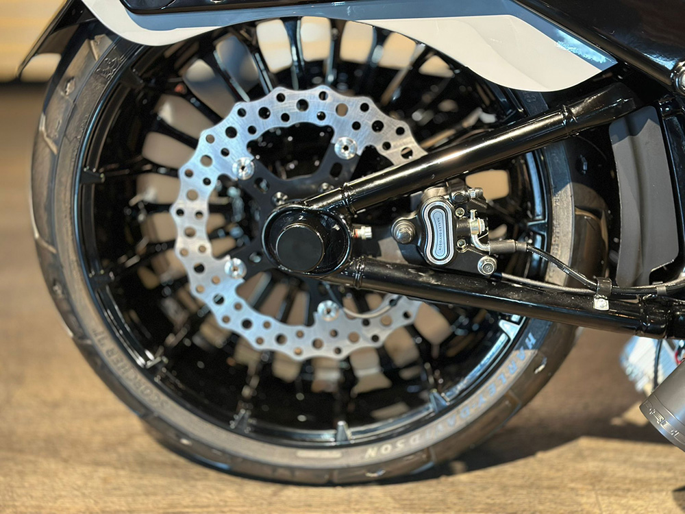 Rollies Speed Shop Rear Axle Covers – Gloss Black. Fits Softail 2018up