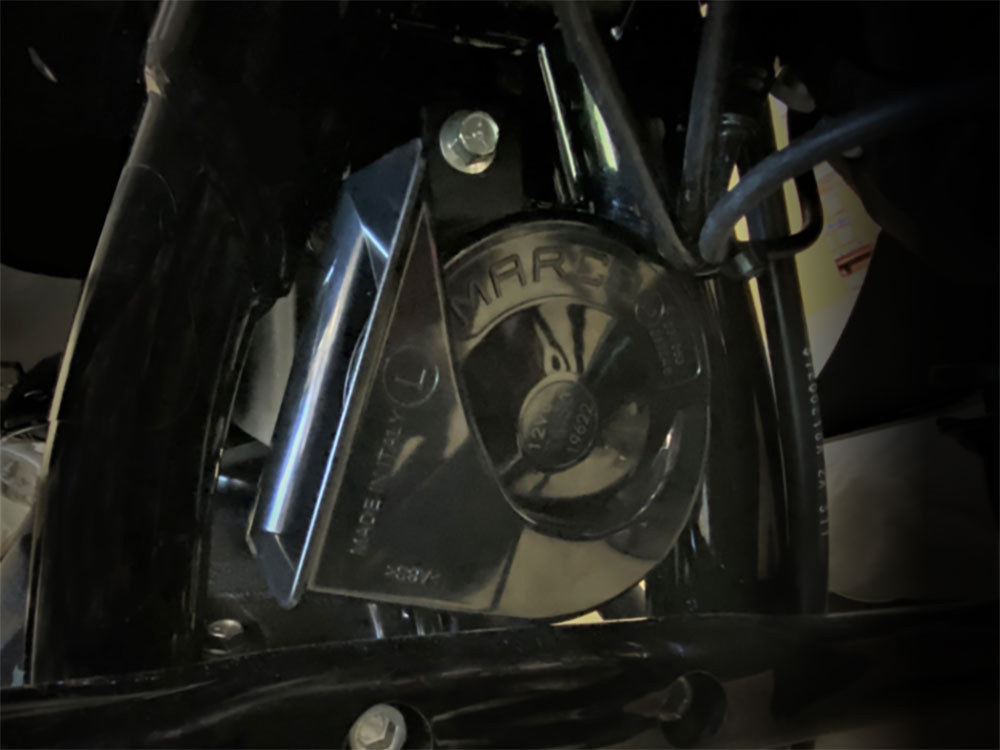 Custom Dynamics 109db Electromagnetic Horn Kit – Black. Fits Softail 2018up