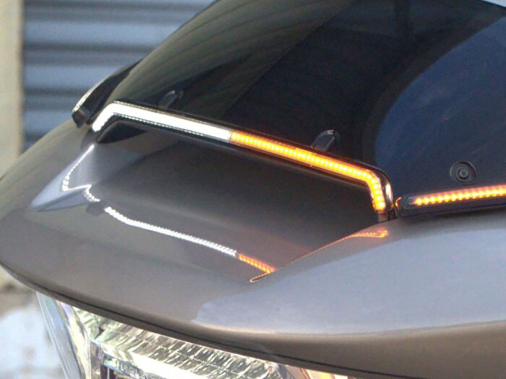 Custom Dynamics LED Center Fairing Vent Insert With Amber & White LED’s – Gloss Black with Smoked Lens. Fits Road Glide 2024up & CVO Roadglide (inc ‘STin.) 2023up.