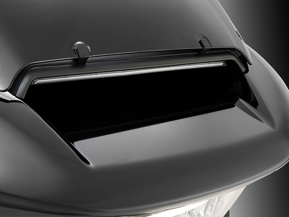 Ciro3D LED Fairing Vent Insert With Amber & White LED’s – Gloss Black with Smoked Lens. Fits Road Glide 2024up & CVO Roadglide (inc ‘STin.) 2023up.