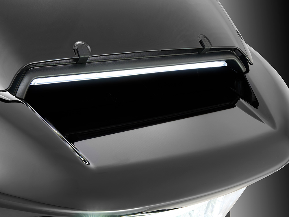 Ciro3D LED Fairing Vent Insert With Amber & White LED’s – Gloss Black with Smoked Lens. Fits Road Glide 2024up & CVO Roadglide (inc ‘STin.) 2023up.