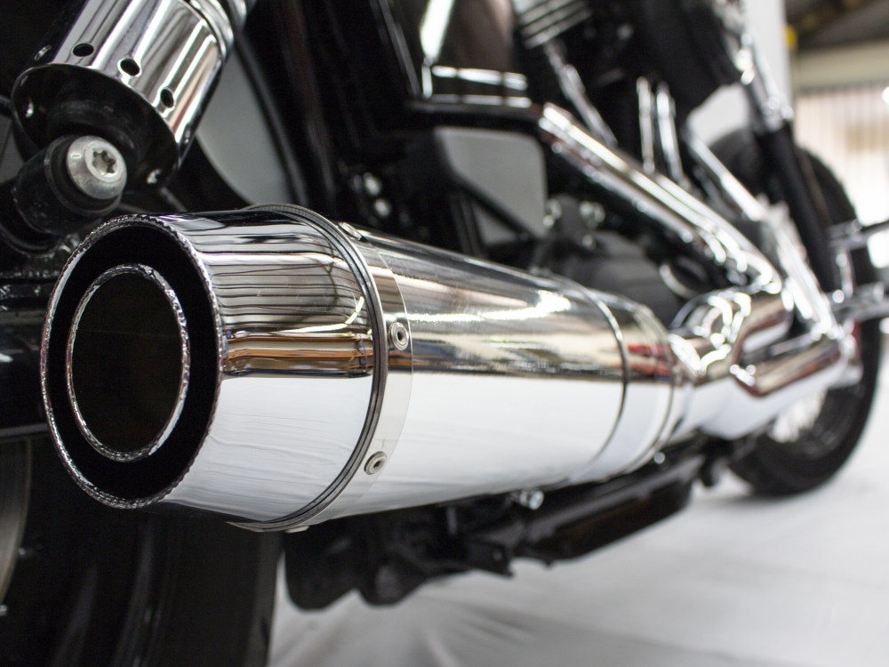 D&D EXHAUST Bob Cat 2-into-1 Exhaust – Chrome with Aluminium Sleeve Muffler. Fits Dyna 2006-2017
