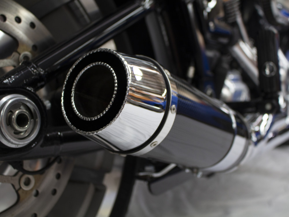 D&D EXHAUST Bob Cat 2-into-1 Exhaust – Chrome with Carbon Fibre Sleeve Muffler. Fits Breakout & Fat Boy 2018up & FXDR 2019up.