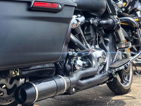 D&D EXHAUST Bob Cat 2-into-1 Exhaust – Black with Black Satin Sleeve Muffler. Fits Touring 2017up.