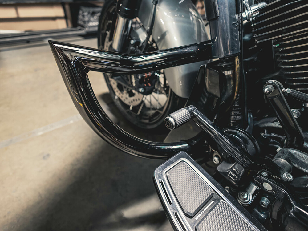 FACTORY 47 HANDLEBARS Guardian Front Crashbar – Black Chrome. Fits Touring 2009up