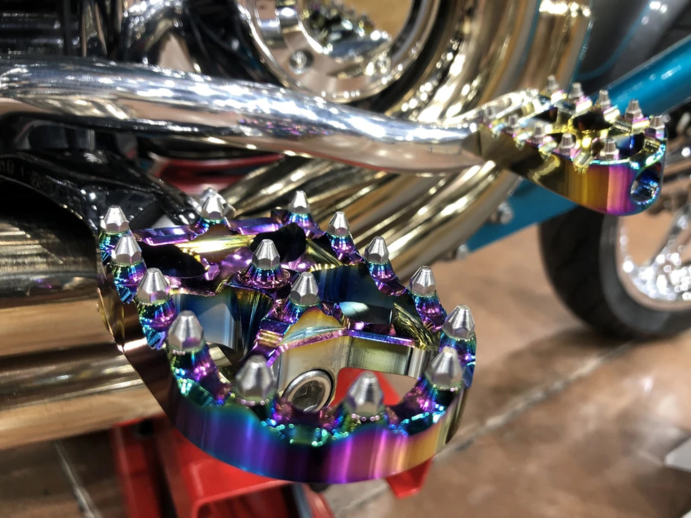 Flo Motorsports V2 MX Footpegs with HD Male Mount – Jet Fuel.