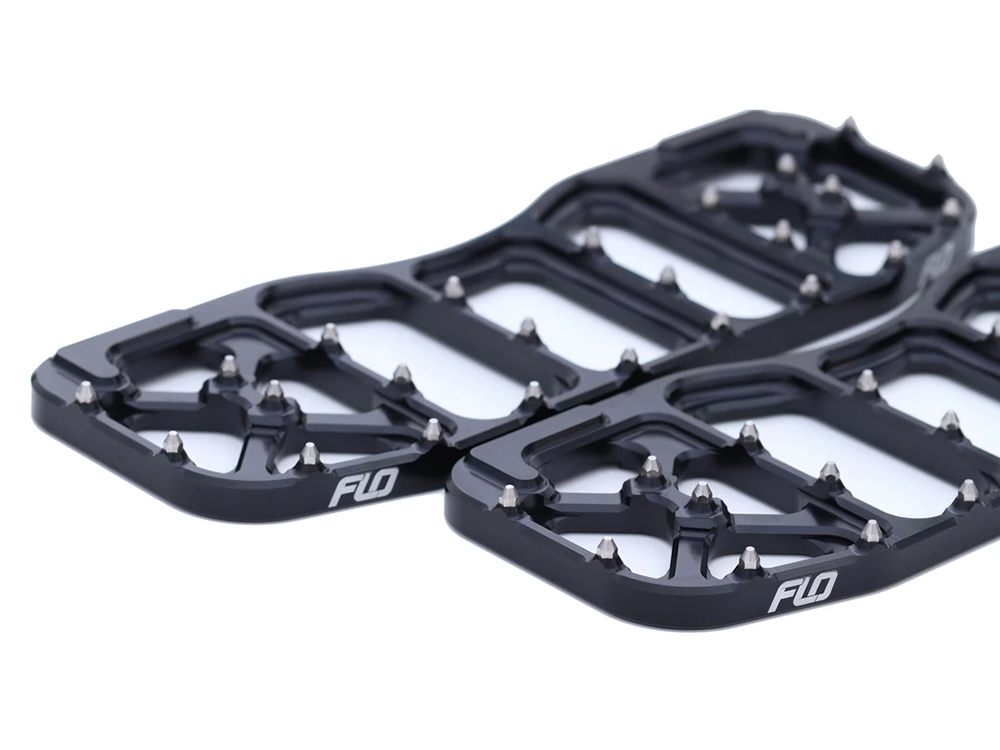 Flo Motorsports V5 Rider Floorboards – Black. Fits Touring 1980up, FL Softail 1986-2017 & Dyna Switchback 2012-2016
