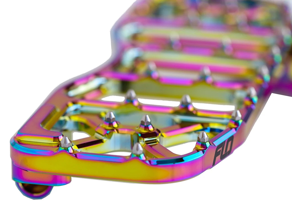 Flo Motorsports V5 Rider Floorboards – Jet Fuel. Fits Touring 1980up, FL Softail 1986-2017 & Dyna Switchback 2012-2016