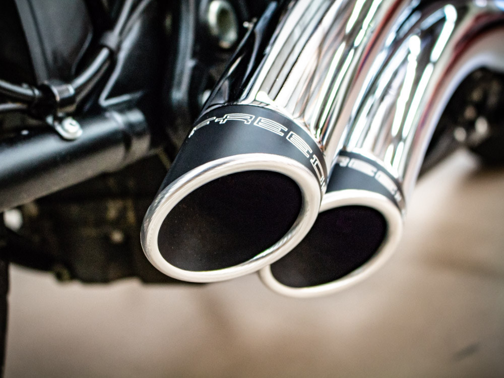 FREEDOM PERFORMANCE EXHAUST Sharp Curve Radius Exhaust – Chrome with Black End Caps. Fits Softail 2018up.