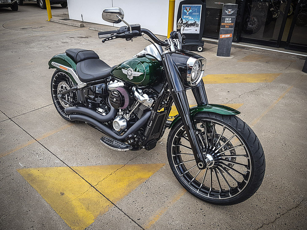 FREEDOM PERFORMANCE EXHAUST Sharp Curve Radius Exhaust – Black with Black End Caps. Fits Softail 2018up.