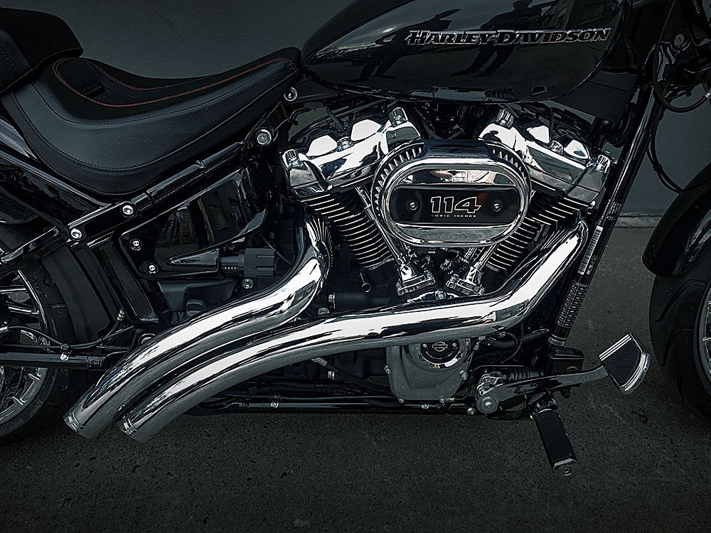 FREEDOM PERFORMANCE EXHAUST Radical Radius Exhaust – Chrome with Chrome End Caps. Fits Softail 2018up.