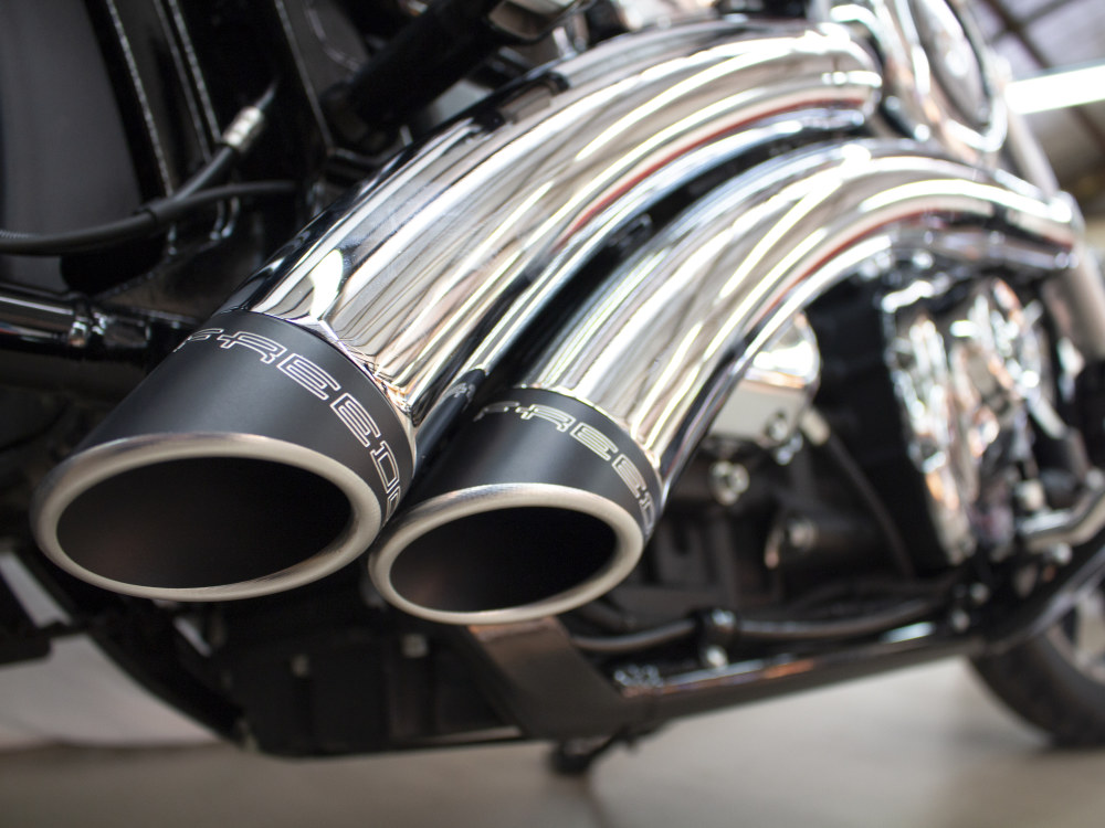 FREEDOM PERFORMANCE EXHAUST Radical Radius Exhaust – Chrome with Black End Caps. Fits Softail 2018up.