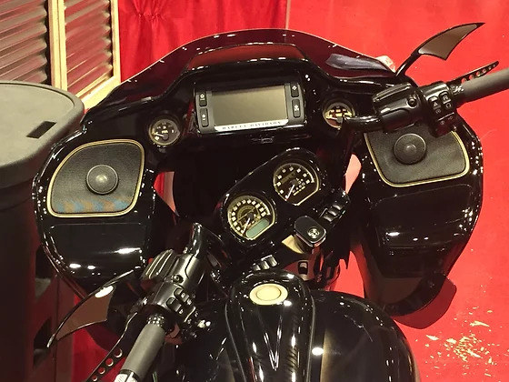 Hog Tunes AUDIO Wild Boar, 400 Watt Amp x 2 Speaker Kit. Fits Road Glide 2015-2023