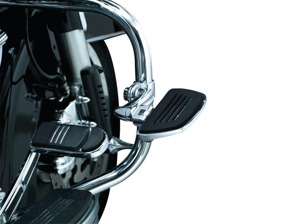 Kuryakyn Longhorn 3-1/4in. Offset Footpeg Mounts with 1-1/4in. Magnum Quick Clamps – Chrome.