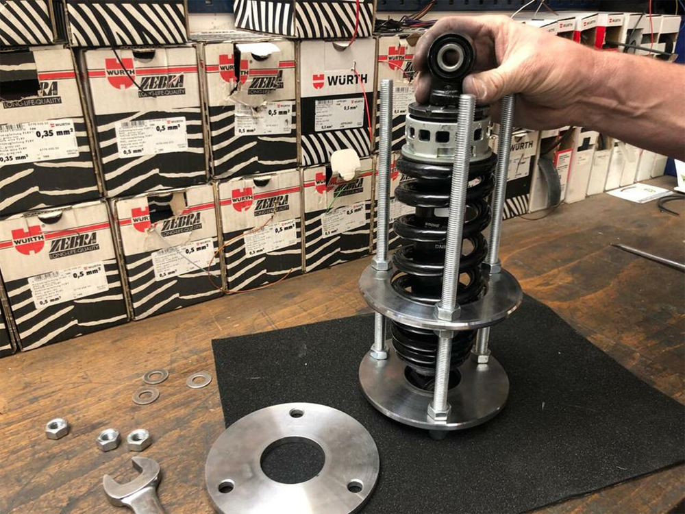 Kodlin Shock Spring Compression Tool. Fits M8 Softail Models 2018up.