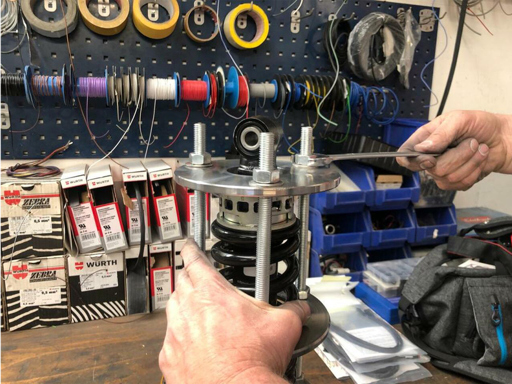 Kodlin Shock Spring Compression Tool. Fits M8 Softail Models 2018up.