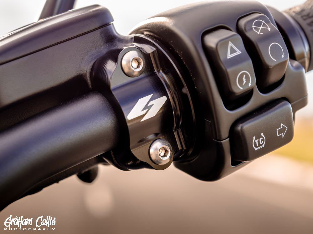 Kraus Moto Pro-Line Perch Half Clamps – Black. Fits Softail 1984-2024, Dyna 1991-2017, Most Touring 1982-2024, Sportster 1982-2003 & FXR 1982-1994