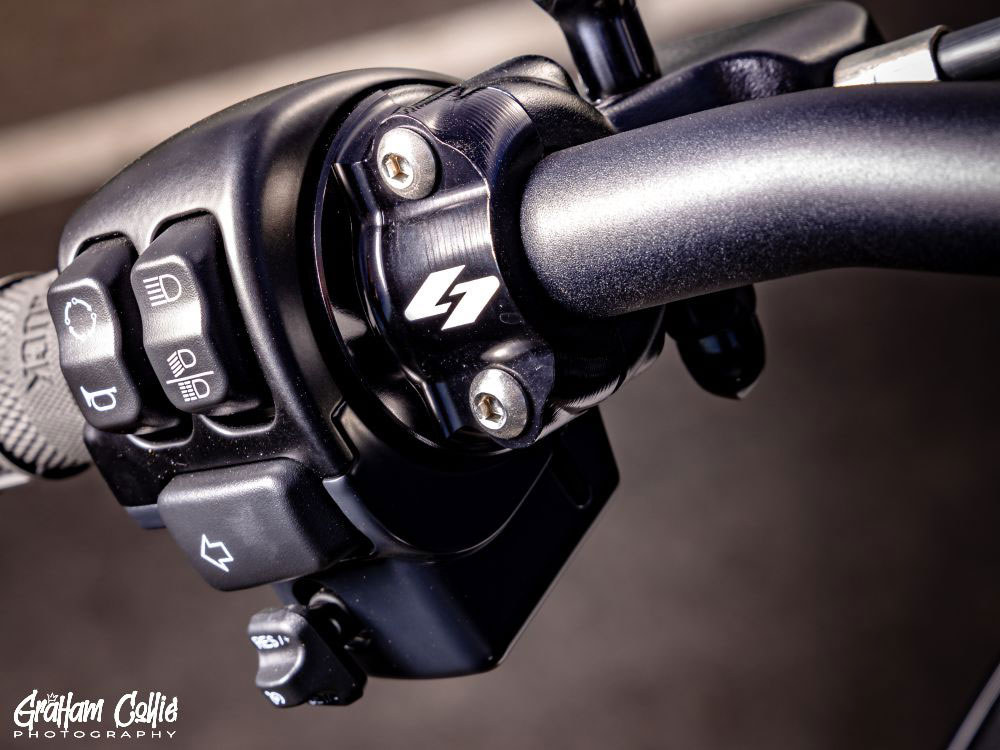 Kraus Moto Pro-Line Perch Half Clamps – Black. Fits Softail 1984-2024, Dyna 1991-2017, Most Touring 1982-2024, Sportster 1982-2003 & FXR 1982-1994