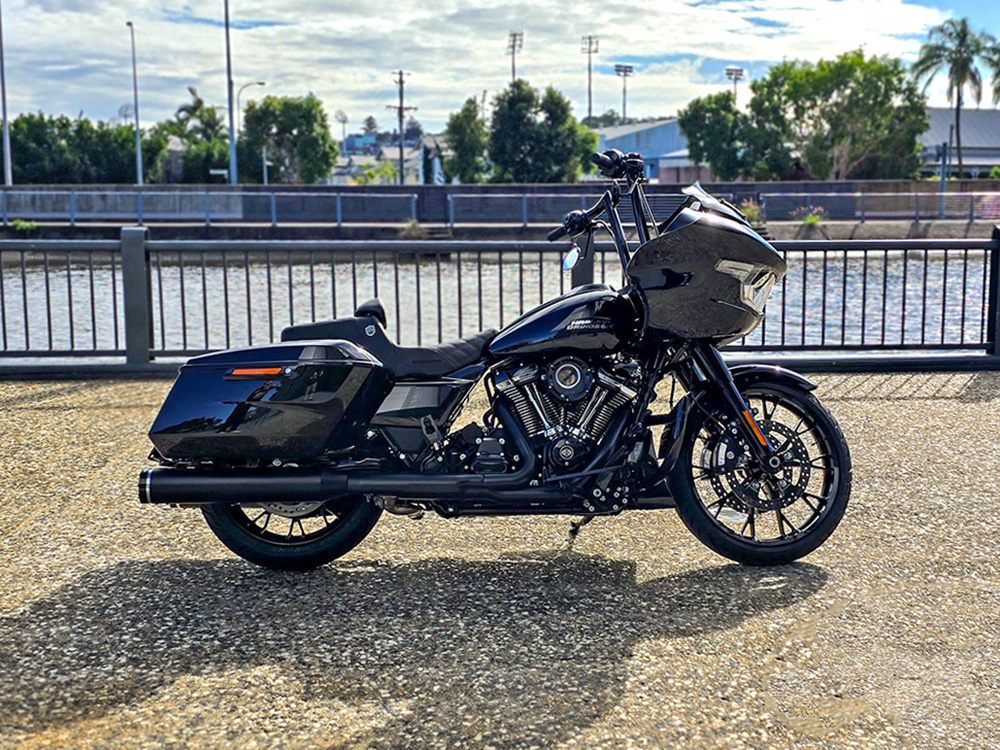 Khrome Werks 4-1/2in. Tracer Slip-On Mufflers – Black with Black End Caps. Fits Touring 2017up.