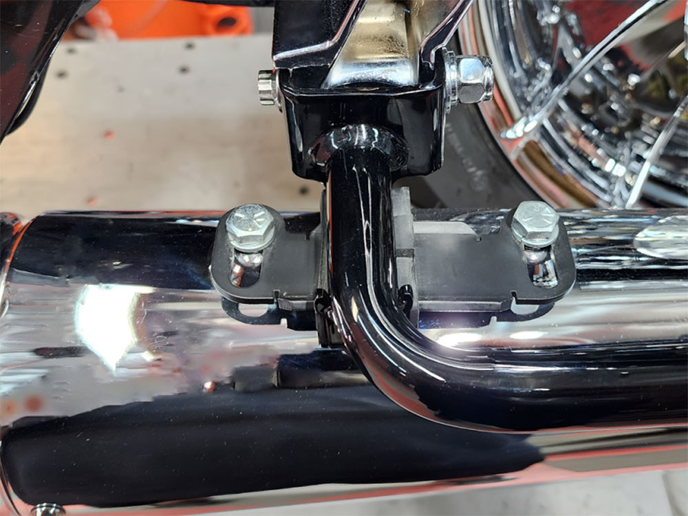 Bracket; Muffler Mount FLH%2785up