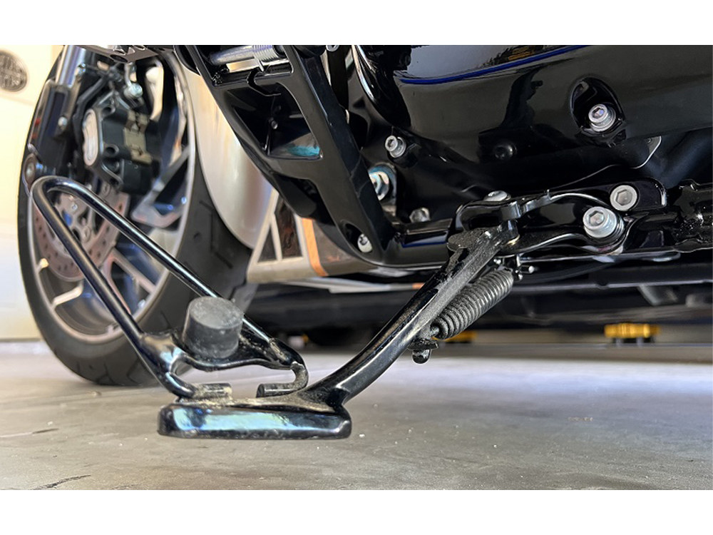 Bagger Nation The Fix-Stand Wedge Plate – Black. Fits Softail 2018up.