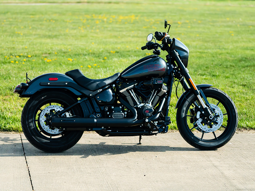 RINEHART EXHAUST 4in. HP40 Slip-On Muffler – Black with Black End Cap. Fits Softail Street Bob, Low Rider S, Low Rider ST & Heritage 2025up