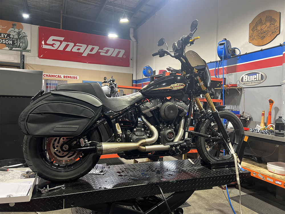 SADDLEMEN SEATS DXT Saddlebags. Fits Softail 2018up