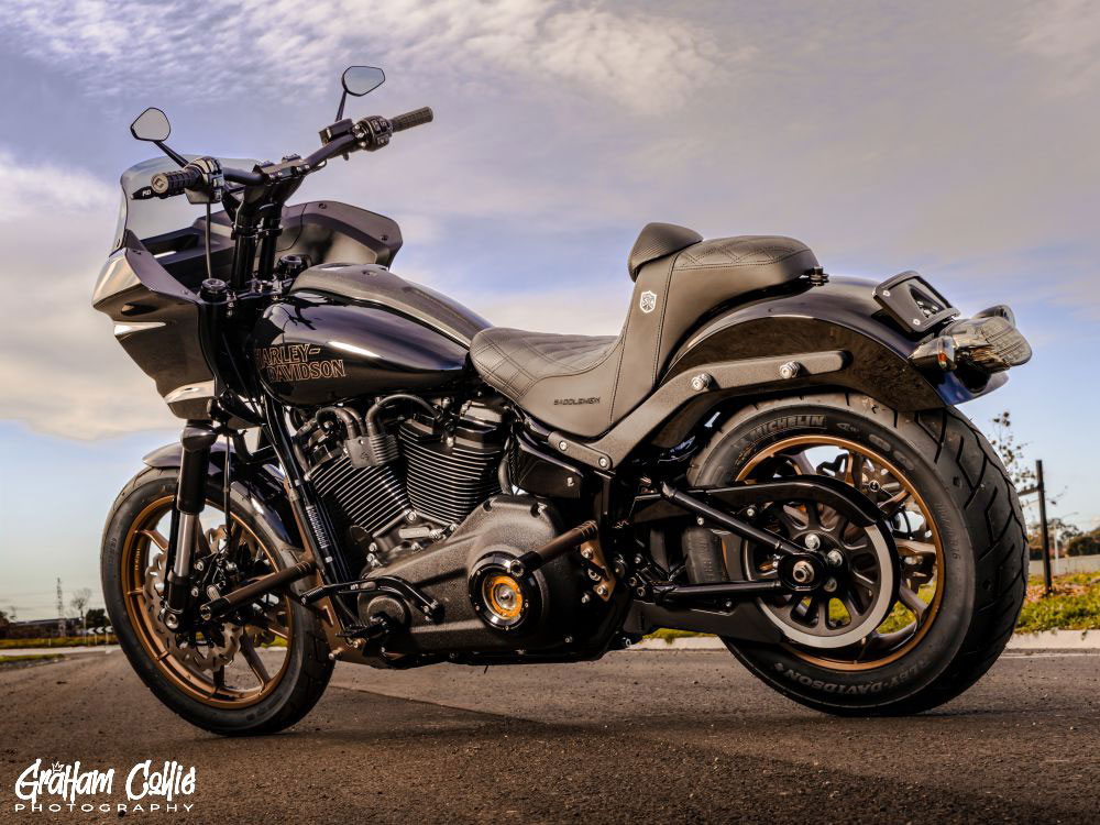 SADDLEMEN SEATS Pro Series San Diego Customs Performance Gripper Dual Seat with Backrest & Black Stitch. Fits Sport Glide & Low Rider 2018up, Low Rider S 2020up & Low Rider ST 2022up