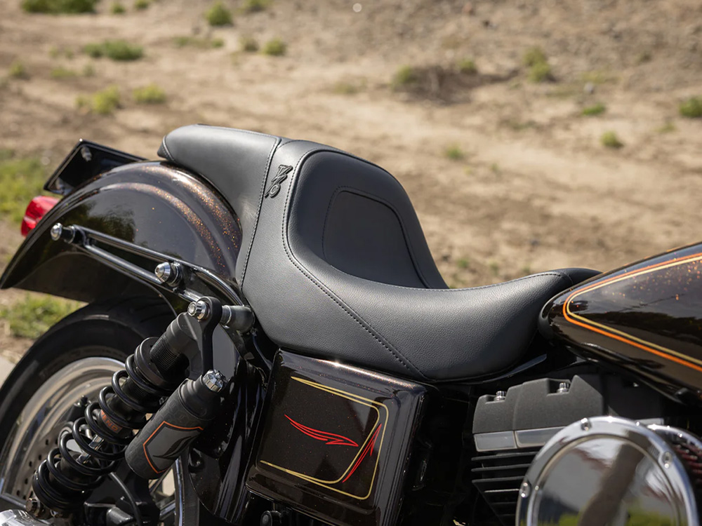 SADDLEMEN SEATS Thrashin X Saddlemen Step-Up Smooth Dual Seat. Dyna 2006-2017
