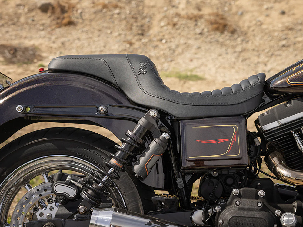 SADDLEMEN SEATS Thrashin X Saddlemen Step-Up Tuck & Roll Dual Seat. Dyna 2006-2017