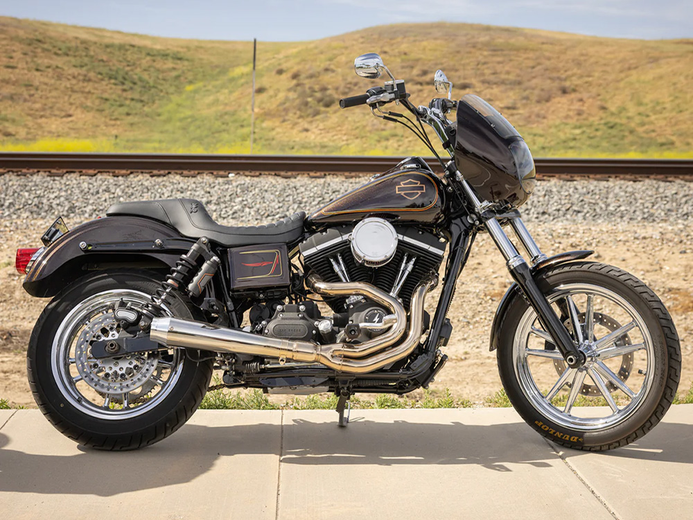 SADDLEMEN SEATS Thrashin X Saddlemen Step-Up Tuck & Roll Dual Seat. Dyna 2006-2017