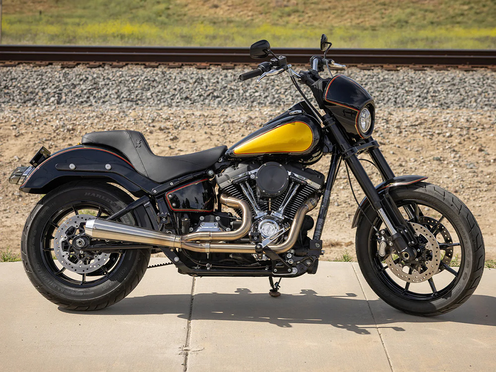 SADDLEMEN SEATS Thrashin X Saddlemen Step-Up Smooth Dual Seat. Fits Sport Glide & Low Rider 2018up, Low Rider S 2020up & Low Rider ST 2022up