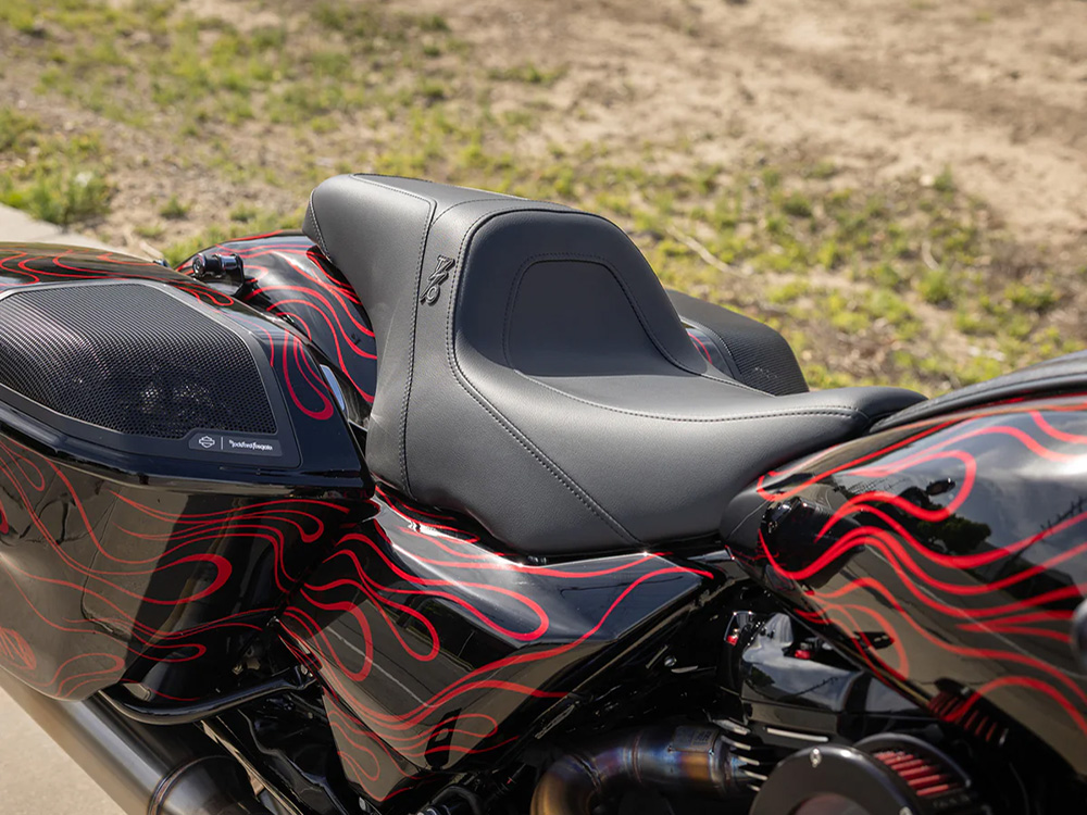 SADDLEMEN SEATS Thrashin X Saddlemen Step-Up Smooth. Fits CVO Touring 2023up, Street Glide & Road Glide 2024up, Touring 2025up