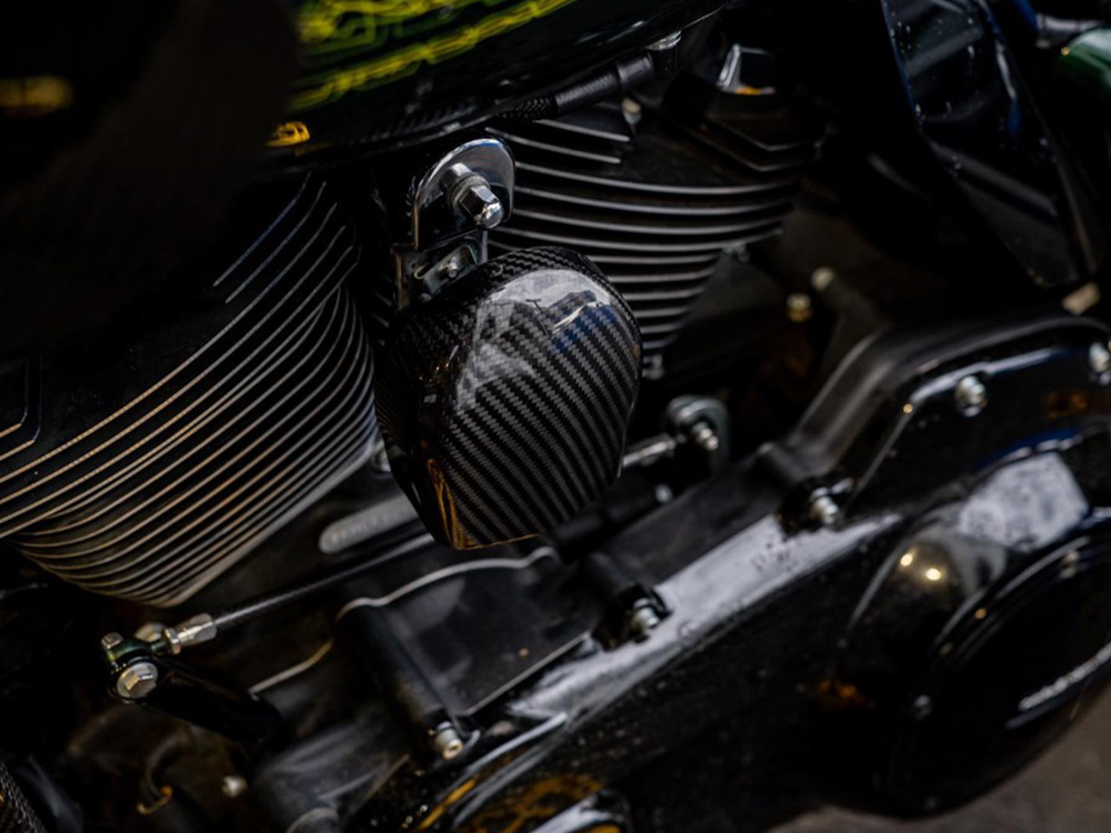 SLYFOX Carbon Horn Cover – Gloss Finish. Fits Softail 1993-2017, Dyna 1993-2017, Touring 1993-2016 & Sportster 1993-2021