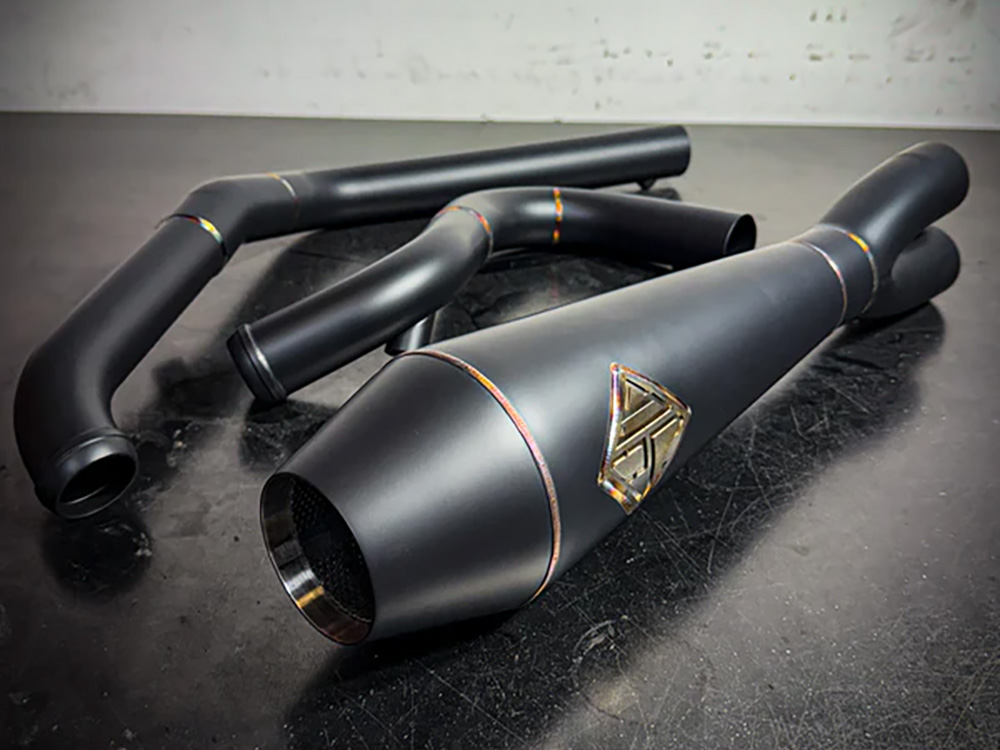 SP Concepts EXHAUST 2-into-1 LaneSplitter Exhaust – Black Onyx. Fits Softail 2018up Non-240 Rear Tyre Models.