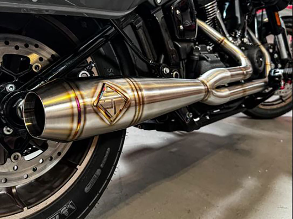 SP Concepts EXHAUST 2-into-1 Elsinore Mid Length Exhaust – Stainless Steel. Fits Softail 2018up Non-240 Rear Tyre Models