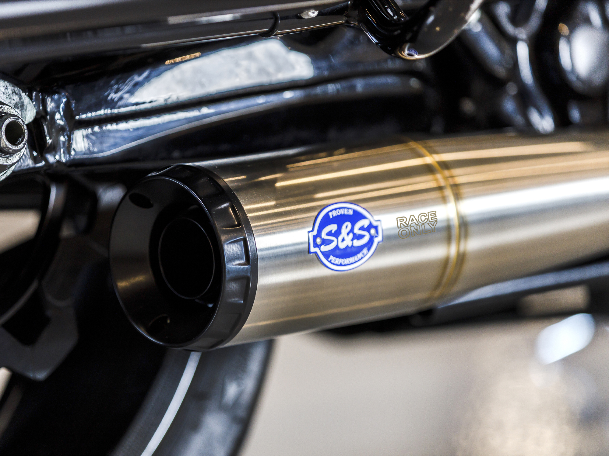 S&S 2-into-1 Diamondback Exhaust – Stainless with Black End Cap. Fits Touring 2017up.