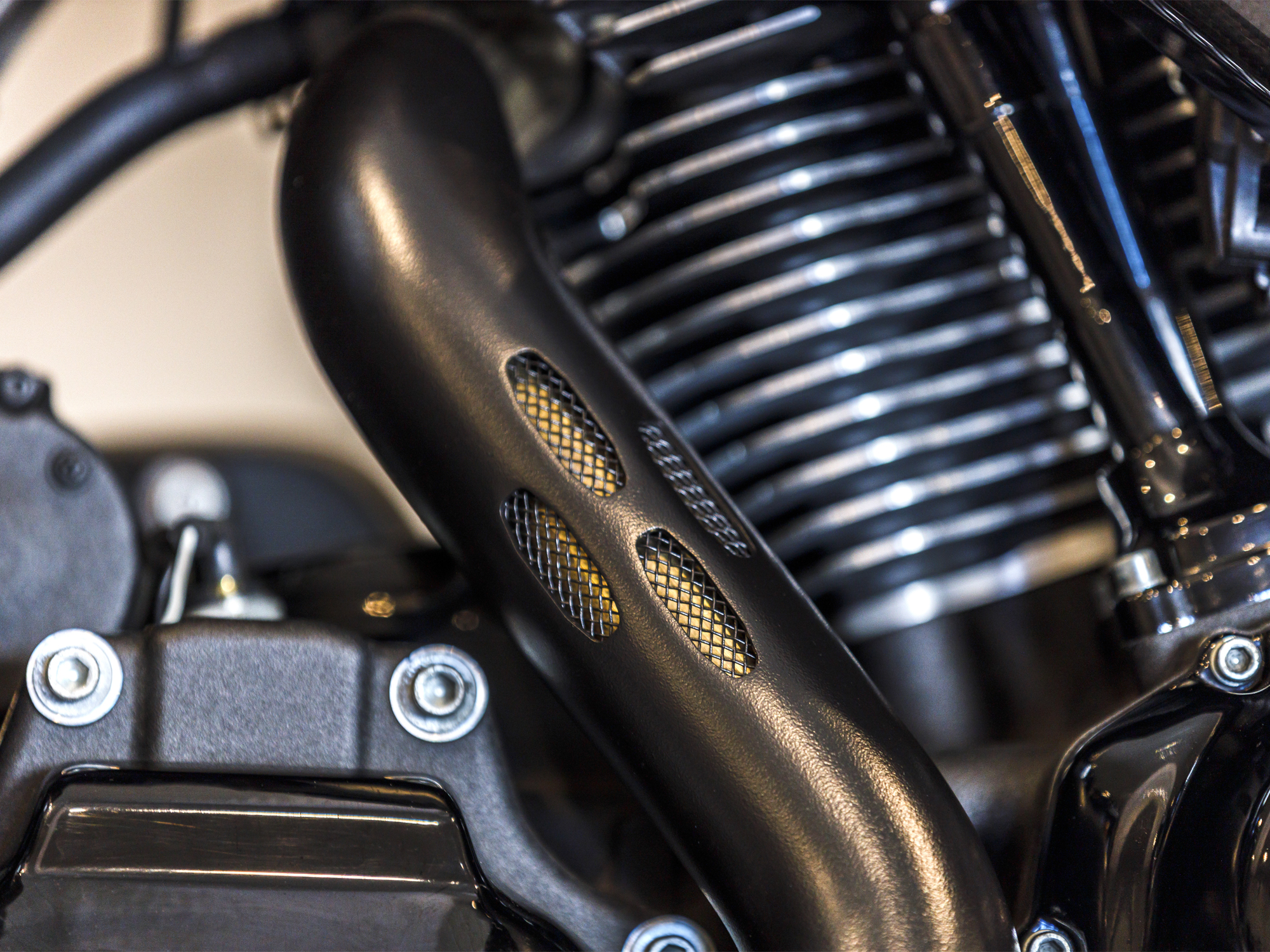 S&S 2-into-1 Diamondback Exhaust – Black with Black End Cap. Fits Touring 2017up.