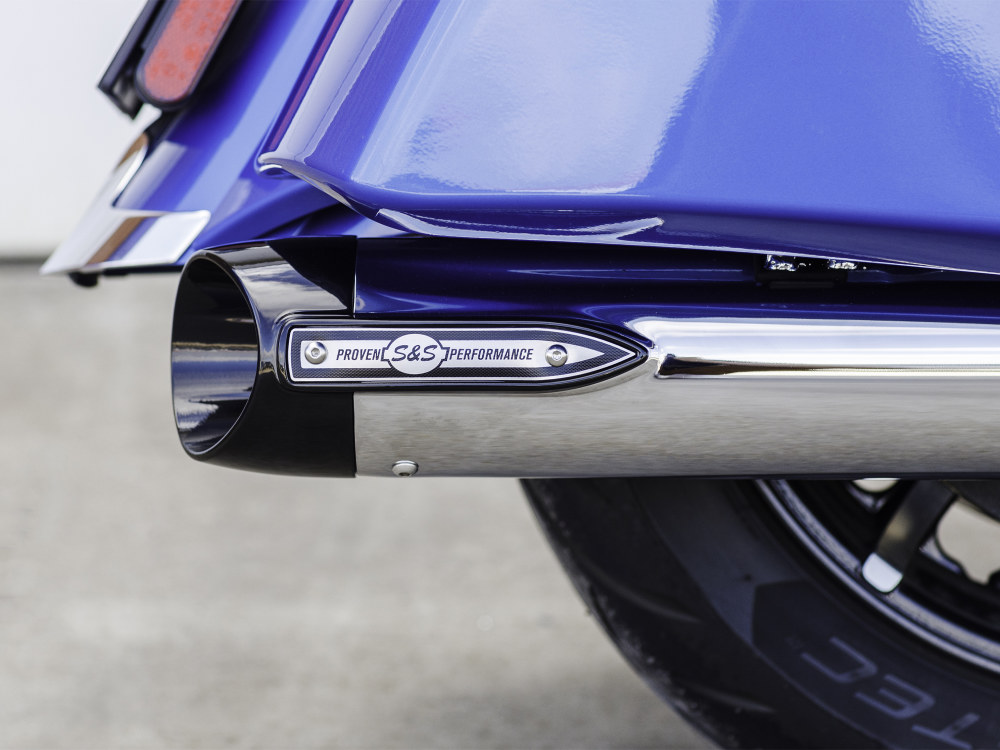 S&S Broadhead 4in. Slip-On Mufflers – Chrome with Black End Caps. Fits Indian Big Twin 2014up with Hard Saddle Bags.