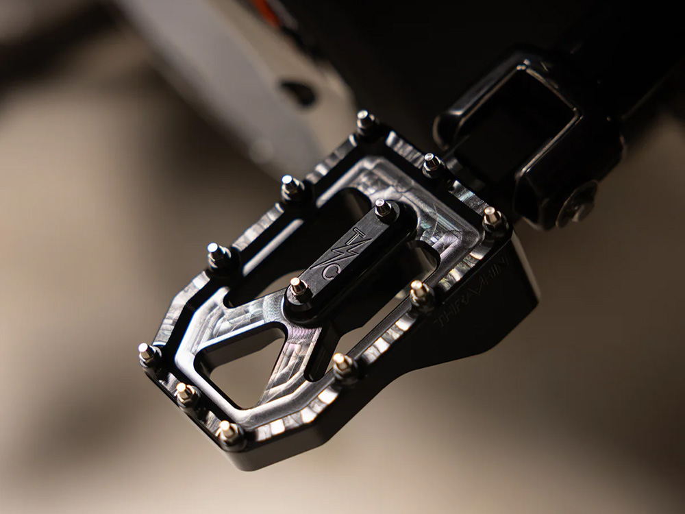 Footpegs; Aggressor, Blk
